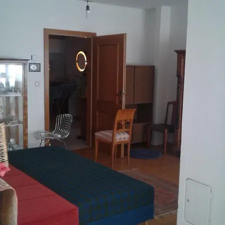 Apartment Mostly Muse *